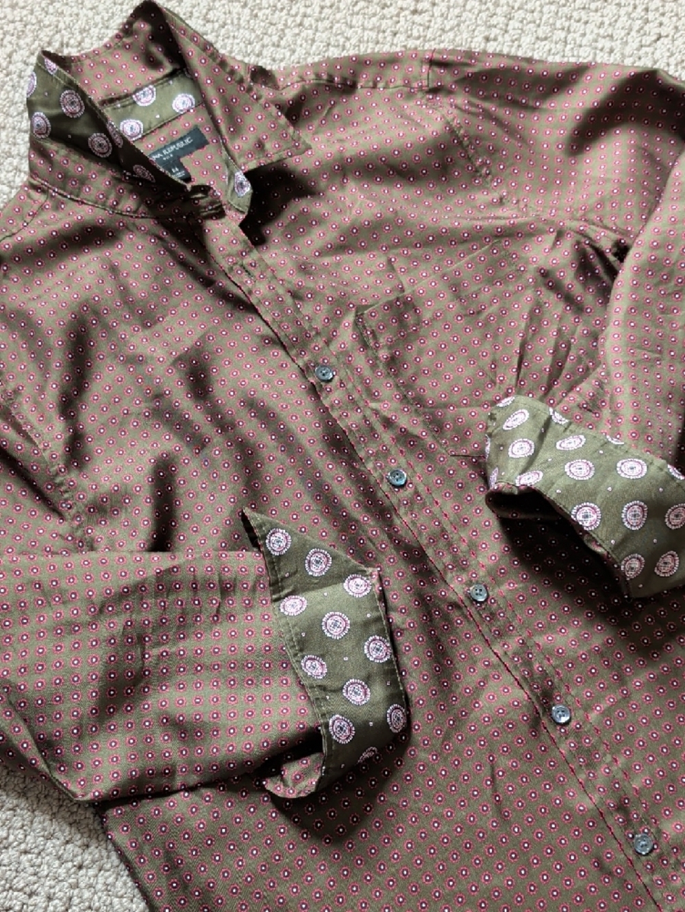 Banana Republic Olive Green Button-Down Shirt with Pink Dot Medallion Print M - Picture 13 of 14